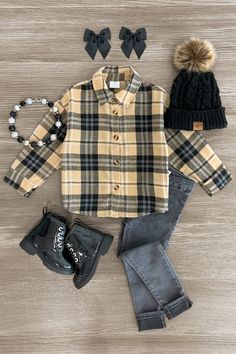 Girls' flannel jacket features an allover tan plaid design Long sleeves make it a perfect pick all Fall/Winter Ultra-soft material for comfort & ease Functional button-up front Your gal will love the comfort and cool style this Tan & Black Button Down Flannel brings to her cool weather wardrobe. Made from soft & cozy fabric, this girls' jacket feels warm against her skin, while the long sleeves offer her a cozy fit. This jacket features a functional button-up front for a pretty, but functional l Fall Outfits For Girls 7-8, Fall Outfits For Girls 10-12, Fall Kids Outfits, Winter Clothes Kids, Fig Ideas, Preppy Kids Outfits, Kids Fall Outfits, Preppy Kids, Kids Winter Outfits