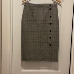 H&M Black And White With Red Plaid Ladies Midi Pencil Skirt With Button Slit Accent. Size 8. Nwt. Smoke Free Household. Black And White Plaid Skirt, White Plaid Skirt, Midi Pencil Skirt, Skirt With Buttons, Hm Skirt, Black And White Plaid, Midi Skirt Pencil, Plaid Skirt, Plaid Skirts