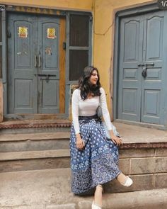 Summer Desi Fits, Delhi Outfit Ideas, Indo Western Casual Outfits, Desi Skirt Outfits, Banaras Outfit Ideas, Summer Indian Outfits, Skirt Top Indian Outfit Casual, Summer Outfits Indian, Ethnic Skirt Outfit