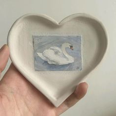 Clay Craft Aesthetic, Coquette Clay Ideas, Pottery Painting Jewelry Dish, Clay Stuff To Make, Coquette Ceramics, Ceramic Diy Ideas, Cute Ceramic Ideas, Dish Painting Ideas, Ceramic Art Inspiration