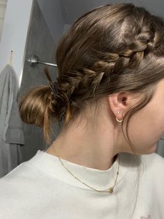 Half Up Half Down Braids Short Hair, Hairstyles For Music Festivals, Short Pretty Hairstyles, Cute Up Dos, Hairstyles That Cover Ears, Trenzas Aesthetic, Braided Low Bun, Hoodie Hairstyles, Shoulder Bob