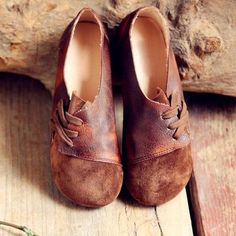 Retro Leather Shoes - Buddha Trends Minimalist Shoes, Brown Leather Shoes, Latest Shoe Trends, Womens Shoes High Heels, Vintage Shoes, Leather Slip Ons, Blue Shoes, Low Heels, Trending Shoes