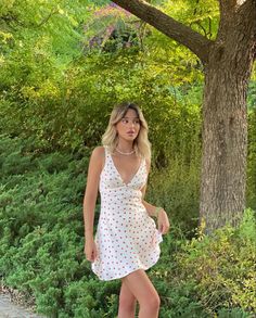 Zara Cherry Dress, Cherry Mini Dress, Summery Mini Dress, Zara Strawberry Dress, Strawberry Sundress, Sun Dresses For Summer, Summer Outfits Dresses Sundresses, Floral Outfit Ideas, Floral Dress Aesthetic