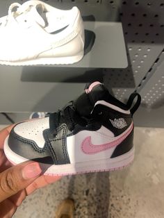 Mom Dad Baby, Baby Jordans, Jordans Girls, Baby Fits, Dunk High