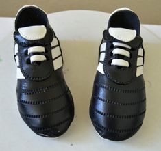 a pair of black and white shoes sitting on top of a table