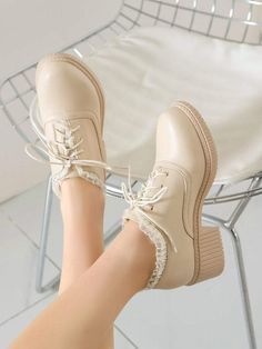 Simple Shoes For Women, Fancy Shoes For Women, Shoes For Women Aesthetic, Vintage Shoes Aesthetic, Girly Shoes Boots, Chunky Shoes Women, Oxford Shoes Outfit Women's, Formal Shoes Women