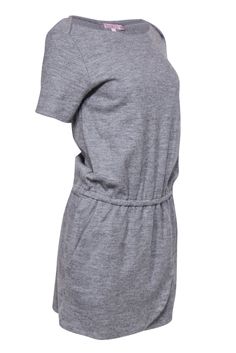 Go for a soft and cozy vibe with this fitted frock from Calypso! Made with a tulip hemline, this short sleeve piece is the perfect laidback dress. Complete with a romantic boat neckline, it's the perfect Sunday brunch look to pair with your favorite wedges! Size XS No fabric content, most likely a wool blend Fitted silhouette with elasticized waist Boat neckline Short sleeve Tulip layered skirt Pockets at hip Waist 25" Bust 34" Total length 35" French Girl Chic, Skirt Pockets, Chic Shop, Buy Shoes Online, Sunday Brunch, Layered Skirt, Boat Neckline, French Girl, Fitted Silhouette