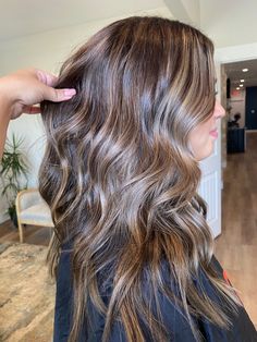 Micro Highlights, Prank Texts, Ashy Brown Balayage, Curly Hair Mid Length, Mens Curly Hair, Ashy Brown, Blond Highlights, Cute Hair Colors