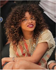 Rihanna Curly Hair, Curly Hair Celebrities, 3c Hair Type, Looks Rihanna, Rihanna Hairstyles, Beautiful Curls, Curly Hair Cuts, Hair Pictures, Curly Girl