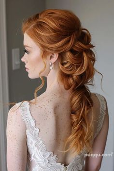 Half Up Half Down Hairstyles - Perfect for Your Special Night - Puqqu Red Hair Wedding Hairstyles, Red Hair Wedding, Plats Hairstyles, Ayala Mall, Natural Short Hairstyles, Top 10 Hairstyles, Royal Hairstyles, Messy Pixie Haircut, Short Hairstyles For Black Women