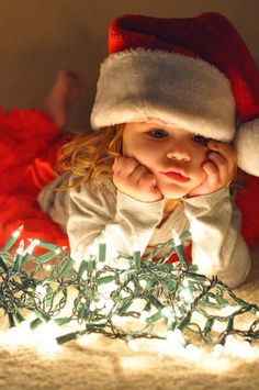 Cute Christmas Kid Pictures, Christmas Pictures Of Kids, Christmas Photos For Toddlers, Toddler Christmas Pictures At Home, Baby Xmas Photo Ideas, Christmas Children Photography, Christmas Family Shoot, Kids Christmas Pictures