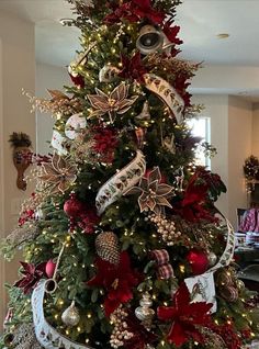 Heavily Decorated Christmas Trees, Farmhouse Red And White Christmas Tree, Red Gold And Copper Christmas Tree, Brown Gold And Red Christmas Tree, Red White Green Gold Christmas Decor, Red Christmas Balls Decorating Ideas, Christmas Tree Decor Inspiration, Christmas Tree Large Ornaments