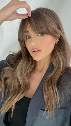 Soft Brown Hair With Bangs, Sabrina Carpenter Haircut On Brown Hair, Georgia Steel Fringe, Hairstyles Autumn 2024, Dark Brown Hair With Fringe Bangs, Low Bone Hairstyle, Sabrina Carpenter Bangs Brown Hair, Honey Brown Hair With Bangs, Brunette Hair With Fringe