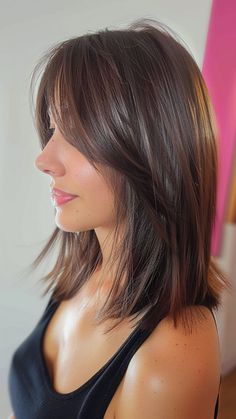 Trendy Medium-Length Cuts: 24 Styles for Women with Round Faces in 2024 Short Hair For Angular Face, Soft Front Layers Medium Hair, Back Haircut For Women, Round Lob Haircut, Should Length Haircut, Women Haircut For Round Faces, Medium Length Haircut With Short Bangs, Medium Haircut Women Round Face, Hair Cuts Girls Medium