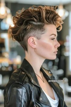 Mohawk Haircut for Women: Bold, Edgy, and Unapologetically You - Puqqu Masc Haircuts, Short Hair Dont Care, Haircut Tips, Haircut Tip