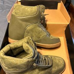 Brand New Never Worn Womens Wedge Olive Green Sneaker. Size 10. Trendy Wedge Sneakers For Streetwear, Casual Synthetic Platform Wedge Boots, Casual Leather Wedge Boots For Streetwear, High-top Synthetic Wedge Boots For Streetwear, Sporty Wedge Sneakers For Streetwear, Casual Synthetic Wedge Boots With Round Toe, Olive Green Sneakers, Womens Wedge Sneakers, Black Espadrilles Wedges