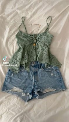 Cute But Comfy Outfits Summer, Girly Summer Outfits Aesthetic, Vintage Summer Fits, Beach Outfits Women Casual, Look Expensive On A Budget, Finds On Amazon, Trendy Footwear, Cool Denim, How To Look Expensive