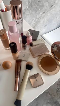 Make Up Collection Aesthetic, Tazz Slipper, Clean Beauty Products, Fancy Makeup, Makeup Needs, Beauty Lounge, Makeup Obsession, Luxury Makeup, Makeup Items