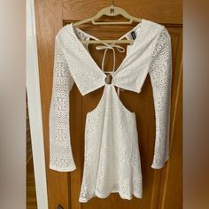 Super Cute Long Sleeve Coverup! New With Tags! Long Sleeves Crochet Material Double Lined 2 Cute Ties In The Open Back H&m White Party Tops, Cute Coverups, Womens Swim, Open Back, H&m, Cover Up, Color White, Super Cute, Long Sleeves