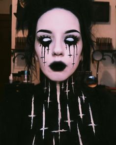 Unholy Makeup, Haunted House Makeup Ideas, Step By Step Makeup Looks, Haunted House Makeup, Halloween Make Up Looks, Evil Nun, Dark Cosplay, Soft Glam Palette, Dark Devil