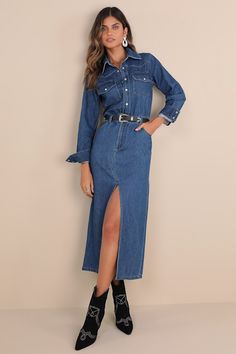 Denim Midi Dress Outfit, Button Up Dress Outfit, Palette Wardrobe, Dress With Black Boots, Denim Dress Fall, Shirt Dress Fall, Denim Dress Outfit, Long Denim Dress, Denim Button Up Dress