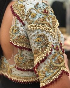 Hairstyles Pakistani, Wedding Hairstyles Indian, Maggam Work Blouse, Blouse Designs Catalogue, Hairstyles Indian, Traditional Blouse Designs, Latest Model Blouse Designs, Cutwork Blouse Designs