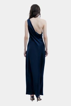 Elevate your wardrobe with the Asym Cowl Maxi Dress, a captivating statement piece. Featuring a one-shoulder neckline and bias cut that softly drapes through the body, offering a luxurious touch. Crafted from 100% silk, its rich silky texture imbues a sense of quiet luxury into your wardrobe, making it the perfect eventwear piece. - One-shoulder neckline - Bias cut for flattering fit over body - Maxi length - Style GRW678 - 100% 19 Momme Silk, Grade 6A - Dry clean only Model wears a size S - Height: 177cm / 5'8" - Bust: 80cm / 31.5" - Waist: 60cm / 23.6" - Hips: 89cm / 35" Silky Texture, Frankies Bikinis, Bec & Bridge, Scarf Gift, Quiet Luxury, Denim Jumpsuit, New Arrival Dress, Denim Pant, What I Wore