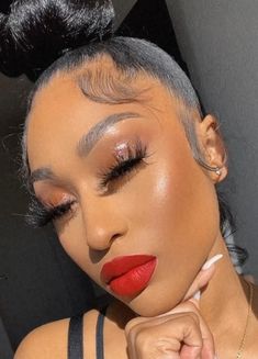 Red Lip Makeup Look Black Women Make Up, Red Lip Black Women, Woc Makeup, Birthday Makeup Looks, Red Lips Makeup Look, Makeup For Black Skin, Brown Skin Makeup