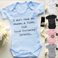 Baby Bodyswuit With Texto Baby Announcement Onesie, Baby Corner, Cute Onesies, Boutique Gifts, Baby Rompers, Have A Laugh, Social Distancing, Baby Prints