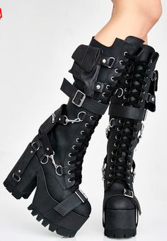 Desert Apocalypse, Tatuaje Hello Kitty, Knee High Combat Boots, Converse Outfits, Goth Shoes, Goth Boots, Gothic Shoes, Aesthetic Shoes, Buckle Boots