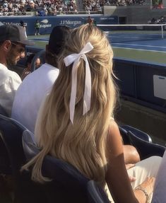 aliyve on Tumblr Bow Hairstyle, Ribbon Hairstyle, Hair Stylies, Ribbon Hair, Aesthetic Hair, Charlotte Tilbury, Hair Day, Gossip Girl, Pretty Hairstyles