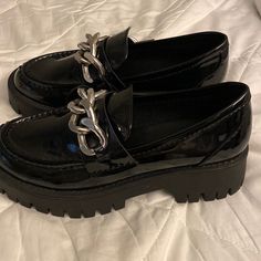 Super Cute, Brand New Chunky Black Loafers With Cute Gold Chain Detail! Never Worn With Tags!!! Black Chunky Shoes, Chunky Black Loafers, Loafers Aesthetic, Loafer Fits, Chunky Black Shoes, Loafers With Chain, Cute Loafers, Loafers Chunky