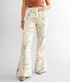 Floral Jeans Outfit, Flower Jeans, Fashion Bottoms, Floral Jeans, Fun Pants, Best Jeans, Aesthetic Clothes, Flare Jeans, Fashion Inspo Outfits