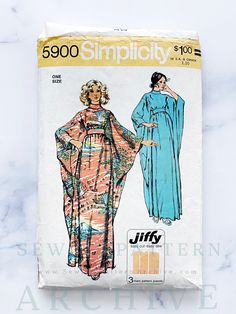 Simplicity 5900; ©1973; Simple-To-Sew Misses' Jiffy Caftan ... (One Size - Suitable for Sizes 10 Thru 16): The caftan with bias roll collar and back zipper has self fabric tie belt slipped thru openings in side front seams and tied on inside. Size range: ONE SIZE Envelope is in good to fair vintage condition with slight wrinkling, wear and foxing on back.  Pattern is cut and complete with instructions included and is shipped in a custom sized protective plastic sleeve (also available for sale in Lingerie Petite, 70s Sewing Patterns, Simplicity Patterns Vintage, Vintage Vogue Sewing Patterns, 1970s Sewing Patterns, Robes Vintage, 70s Boho, Motif Vintage, Simplicity Sewing