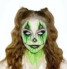 Rave Inspired Makeup, Clown Makeup Neon, Spooky Clown Makeup, Best Halloween Makeup, Face Paint Makeup Looks, Crazy Clown Makeup, Maquillaje De Payaso Mujer, Killer Clown Makeup, Clown Makeup Ideas