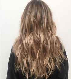 long natural blonde hair #beauty Wavy Blonde Hair, Bronde Hair, Natural Blonde, Dark Blonde Hair, Brown Blonde Hair, Nails Fall, Hair Inspo Color, Fall Color, Hair Envy