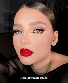 Vintage Makeup Looks, Maquillage On Fleek, Natural Prom Makeup, Celebrity Makeup Looks, Classic Makeup, Retro Makeup, Red Lip Makeup, Lips Makeup, Vintage Makeup