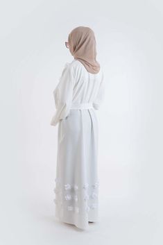 One meaningful look at the shapely grace of this 3d Flower White Abaya, and we promptly fell in love, and we're sure you will too! The open front graciously allows you to Combine your favorite tunic or abaya, Perfect for daytime or night, and complete with flowers On the front, you'll be turning heads all day long in this stunning abaya. Lasting detachable belt. Luxurious fabric - Crepe (polyester, lightweight & soft) Normal machine washes at 30 degrees. Iron inside out. Our dresses are 150 cm l Maxi Long Sleeve Dress, White Abaya, Flower White, Hijab Outfit, Fell In Love, Modest Dresses, Modest Outfits, Luxury Fabrics, Front Open