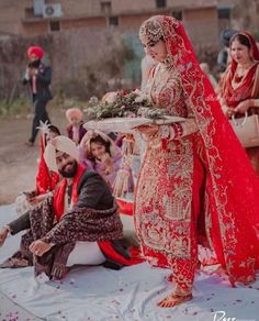 Designer Suits For Wedding, Bride Groom Poses, Bride Suit, Sikh Bride, Wedding Outfits For Groom, Bridal Jewelry Sets Brides