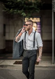 .----- Suit With Braces, Tattoo Men In Suits, Men With Tattoos In Suits, Men In Suits With Tattoos, Suit Tattoo Men, Tattooed Men In Suits, Bearded Men Fashion, Men In Suspenders, Look Gatsby