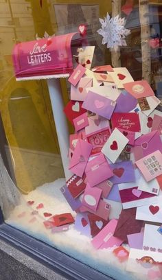 a window display with lots of valentine's cards in it