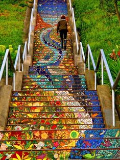 San Francisco’s Secret Mosaic Staircase Mosaic Stairs, Tile Steps, Painted Stairs, Wow Art, Stairway To Heaven, Palawan, Mosaic Art