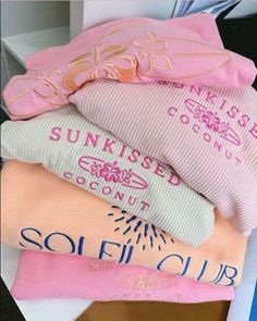 Christmas Wishlist For Teens, Brand Hoodies, Brandy Melville Outfits, Patchwork Clothes, Preppy Girls, Brandy Melville Usa, Cute Preppy Outfits, Preppy Summer, Cute Sweatshirts