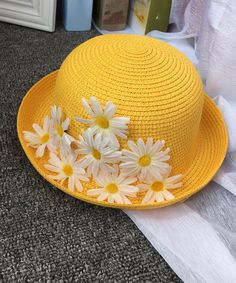 Vintage Beige Daisy Straw Woven Floppy Sun Hat Spring Panama Hat For Picnic With Flat Brim, Spring Brimmed Boater Hat For Picnic, Straw Sun Hat For Spring Picnic, Spring Picnic Brimmed Boater Hat, Spring Straw Bucket Hat With Flat Brim, Spring Straw Brimmed Hats, Straw Bucket Hat With Flat Brim For Spring, Spring Picnic Brimmed Straw Hat, Spring Yellow Adjustable Mini Hats