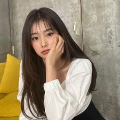 Korean Long Hair, Light Bangs, Medium Long Haircuts, Hair Style Korea, Hair Inspiration Long, Haircuts For Medium Hair, Girl Haircuts, Haircuts Straight Hair, Long Hair With Bangs