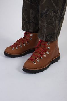 Hiking Style, Hiking Fashion, Nursing Shoes, Danner Mountain Light, Mens Shoes Boots, Danner Mountain Light Boot, Leather Design, Gore Tex, Full Grain Leather