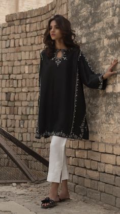 Tailor Design, Nikkah Dress, Velvet Dress Designs, Pakistani Fashion Casual, Casual Indian Fashion, Beautiful Pakistani Dresses