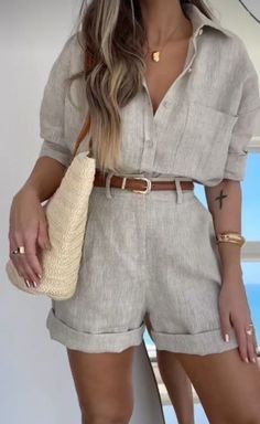 2018 Style, Business Professional Outfits, Fest Outfits, Beige Outfit, Italy Outfits, Future Style, 2024 Style, Corporate Outfits, Shirt And Shorts