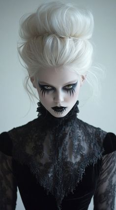 Vampire Ball Makeup, Evil Queen Makeup Halloween, White Vampire Costume, Homemade Vampire Costume, Diy Vampire Costume Women Outfit, Halloween Costumes With White Dress, Vampire Queen Makeup, Aesthetic Vampire Costume, Scary Vampire Costume