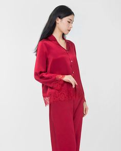 ● 22 mm silk fabric, 100% mulberry silk trouser pajamas.● A delicate and elegant touch of silk that captures a unique memory.● Romantic floral lace on satin silk.● A blend of classic and modern elements, engraved with a passionate love for each other. Silk Pajamas Set, Floral Lace Pattern, Wine Red Color, Silk Bag, Silk Pajama Set, Modern Elements, Lace Silk, Lace Splicing, Silk Trousers